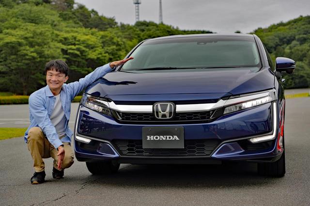 画像: PHEV専用デザインのフロントグリルは岡本レポーターも気に入ったようだ。