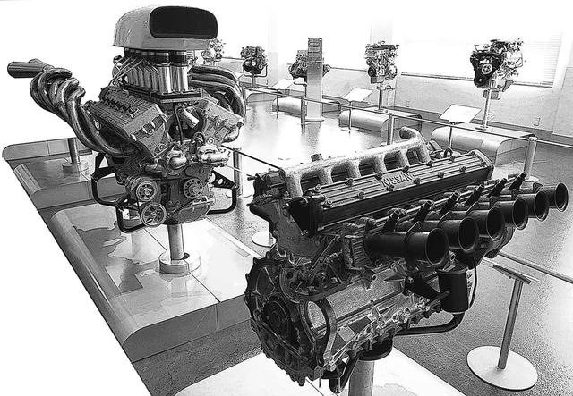 画像: 手前がプリンスR380用に開発されたGR8エンジン。基になったのは、2代目グロリア・スーパー6に搭載された直6のG7型。奥のGRX-3まで、わずか6年で排気量は3倍、出力は約6倍にも怪物化した。