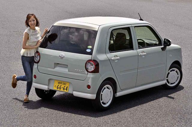 画像: リアスタイルもスクエアでシンプル。キャンバス調のフィルムをルーフに貼った2トーン仕様も設定。