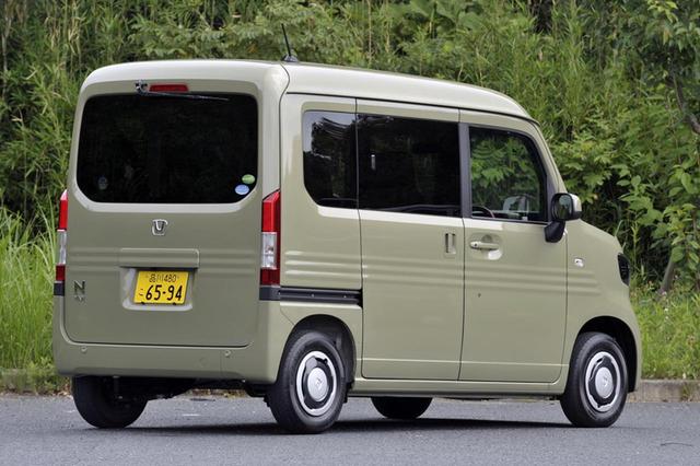 画像: リアコンビランプはLEDにして幅を狭め、開口部の幅を広げている。運転席側は開口時ピラーレスではない。