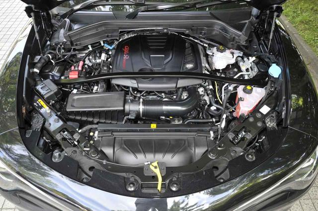 画像: 2L直4DOHCターボエンジン。280ps/400Nmを発生、0→100km/h加速は5.7秒。