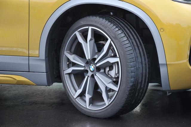 画像: BMW X2 xDrive20i M Sport Xのタイヤサイズは225/45R19。