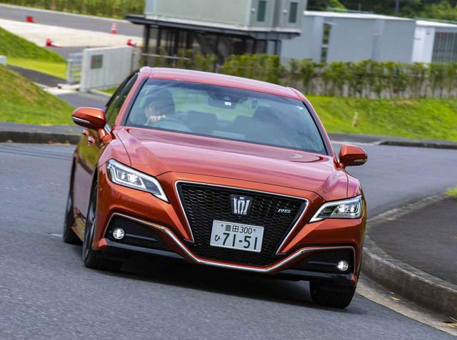 画像: これまでのアスリートにあたるのがこの「RS」で、エンジンは 2Lターボと 2.5Lハイブリッド、3.5Lハイブリッドの 3種類となる。