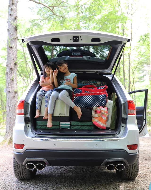 画像: 家族愛、Jeep®愛を感じますね。いっぱい荷物を詰めて幸せキャンプ中というところでしょうか。