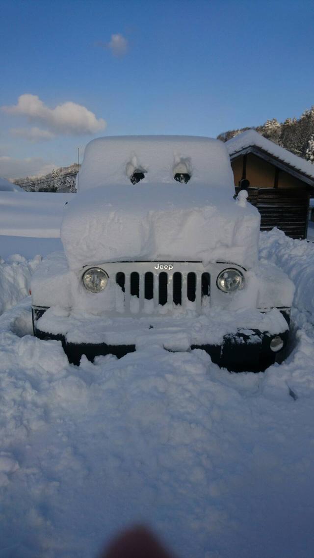 画像: Jeep®の雪だるま。酷暑の中で涼がとれそうです。