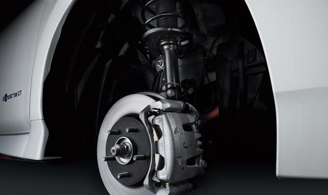 画像: NISMO専用のチューニングサスペンションは、フロントの減衰力を25%、リアの減衰力を33%アップさせており、高いスタビリティフラットな乗り心地を両立するチューニングが施されている。