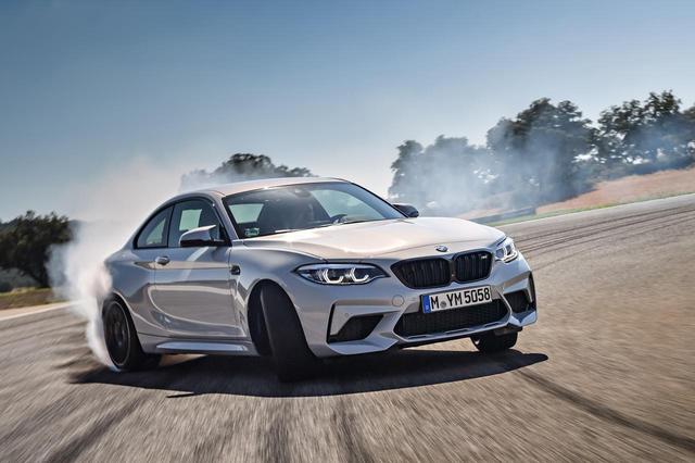 画像: M2コンペティションはフロントマスクも一新。アグレッシブなデザインに。