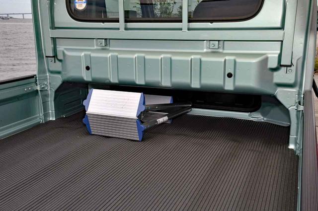 画像: キャビンを拡大しても荷台フロア長は1975mmを確保。脚立など厚みのない長尺物は積載できるのがいい。