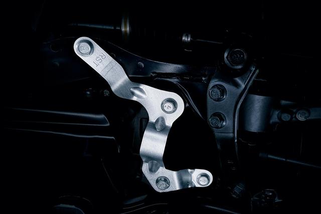 画像: スバル WRX S4 STI スポーツは高剛性クランプスティフナー(左右)付電動パワーステアリングにグレードアップ。