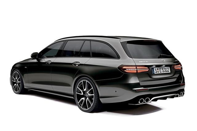 画像: E53ワゴン。テールパイプは左右4本出しで、バンパー下はディフューザー形状となる。