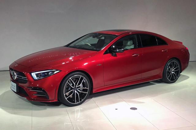 画像: CLS53はシルバークロームのツインブレードフロントグリルを装着している。