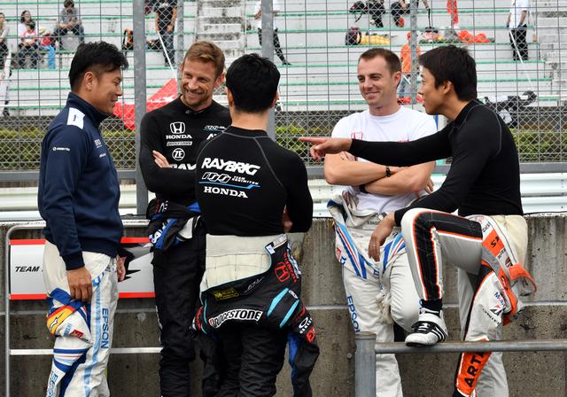 画像: 1台だけQ1突破できなかった松浦選手、予選前からいじられるの図