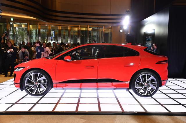 画像: 理想的なバッテリーパックの構造とレイアウトにより重量配分50対50を実現。