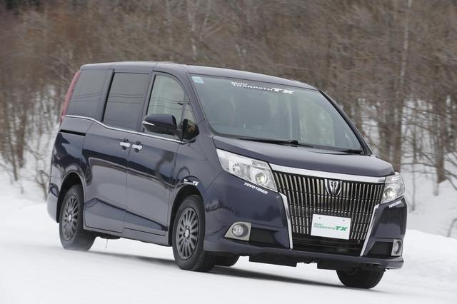 画像: 試走車はトヨタ・エスクァイア。タイヤサイズは195/65R15 91Qだった。