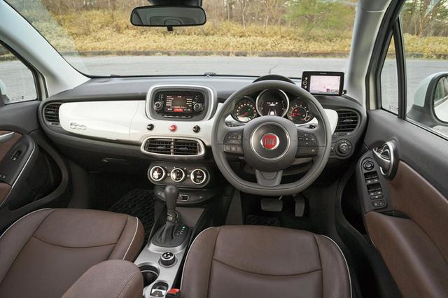 画像: 7インチの大型液晶タッチパネルはApple CarPlayとAndroid Autoに対応し、さらに使い勝手が向上。