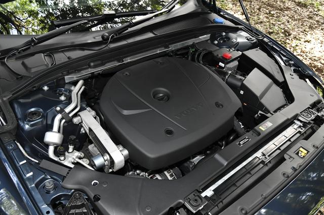 画像: 試乗車はT5で254psの2ℓターボを搭載。今後T6(2ℓターボ&S/C+モーター・標準)とT8(同・ハイパワー)も追加予定。