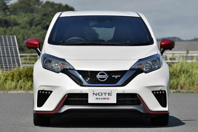 画像: フロントグリル右下の車名エンブレムが、ノートe-POWERニスモSの前からの識別点だ。