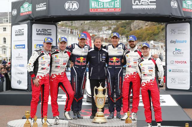 画像: WRC第11戦ラリーGBの表彰台。優勝はセバスチャン・オジエ(フォード・フィエスタWRC)。