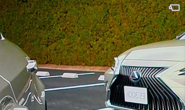 画像: 駐車するとき、リバースに入れると…。