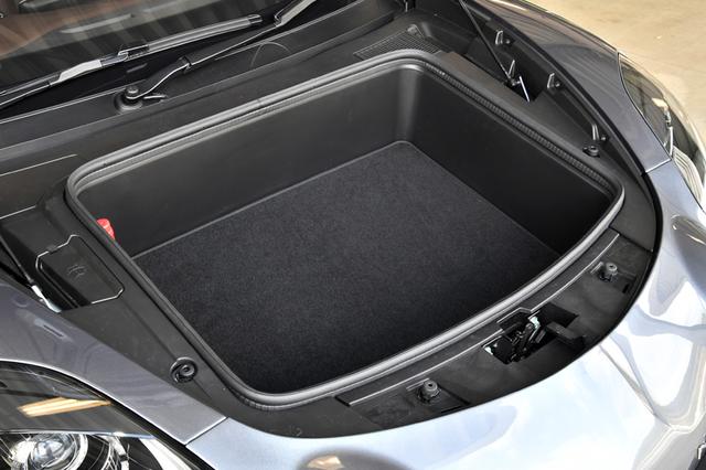 画像: フロントのトランク容量は100L。わりと使える。