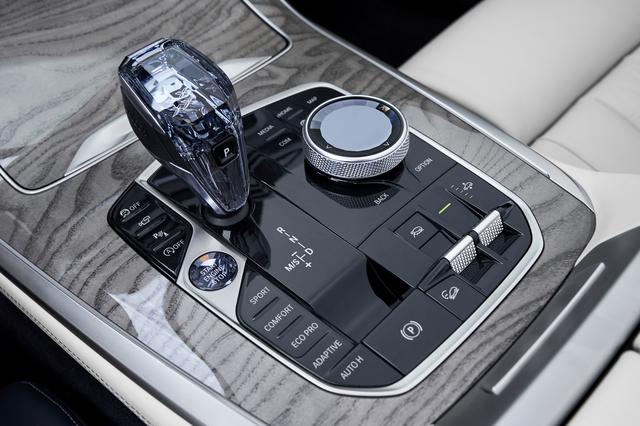 画像: トランスミッションは全車8速AT。