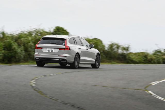 画像: V60 T5は余裕あるパワー&トルクを生かし全域でパワルフな印象。