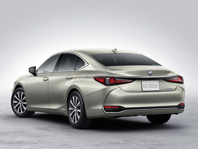 画像: ES300h。ボディカラーはアイスエクリュマイカメタリック。