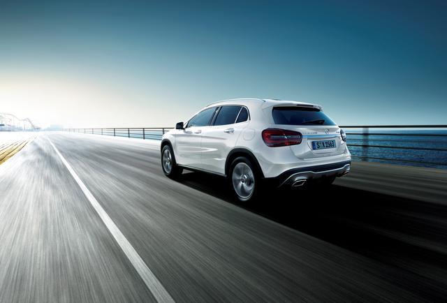 画像: カタログモデルにはないオフロードサスペンションを特別装備するGLA220 4マティック オフロードエディション。
