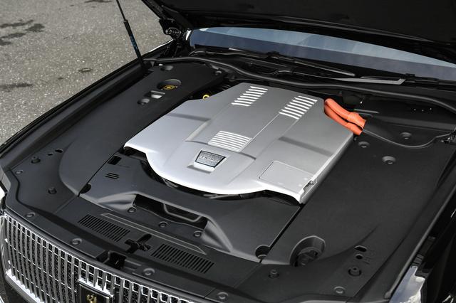 画像: 大きな進化はパワートレーンにも見ることができる。新型はV8エンジン(381ps/510Nm)+電気モーター(165ps/300Nm)のハイブリッドシステムを搭載。