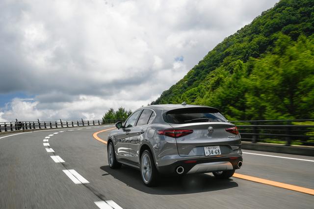 画像: 試乗車のボディカラーはストロンボリグレー。駆動システムは4WDとなる。