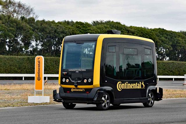画像: 前後左右にカメラやセンサーを装着した、コンチネンタルの無人運転車「キューブ」。