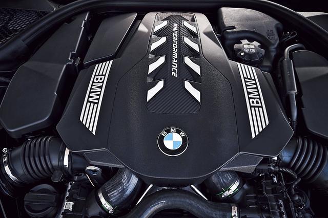 画像: 4.4L Y8ツインターボエンジンは、最大トルクを1800rpmから4600rpmの広い範囲で発生。非常に息の長い加速を得ることができる。