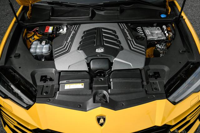 画像: 4L V8ツインターボエンジンの最高出力は650psを発生。0→100km/h加速は3.6秒、最高速度305km/h。