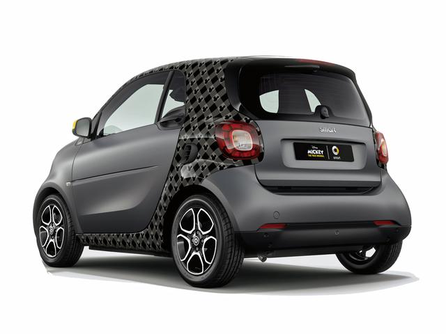 画像: マットチタニアグレーのモデルの内装色はグレー/ホワイトアクセントとなる。
