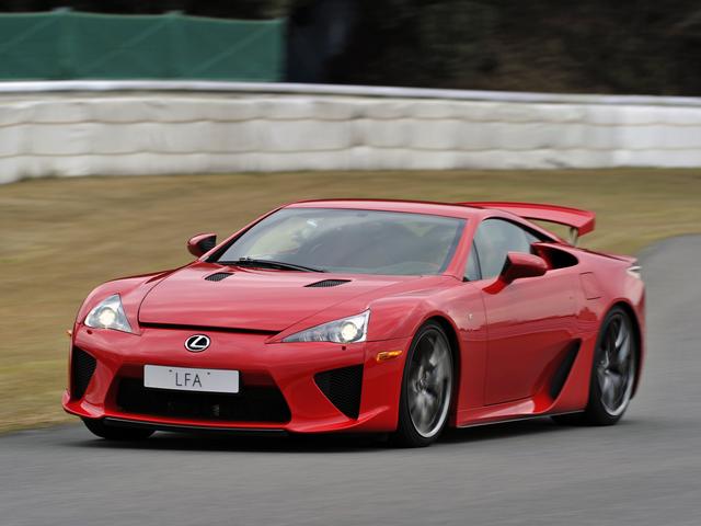画像: 2011年、ニュルブルクリンクで当時の量産市販FR車コースレコード「7分14秒64」を記録している。