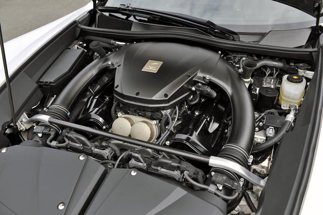画像: フロントミッドシップ搭載された4.8LのV10DOHCは、560ps/480Nmを発生した。