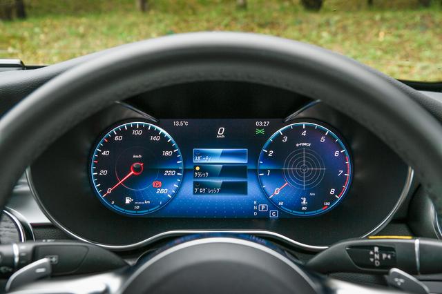 画像: 高精細12.3インチのコックピットディスプレイはCクラス専用デザインとなっている。