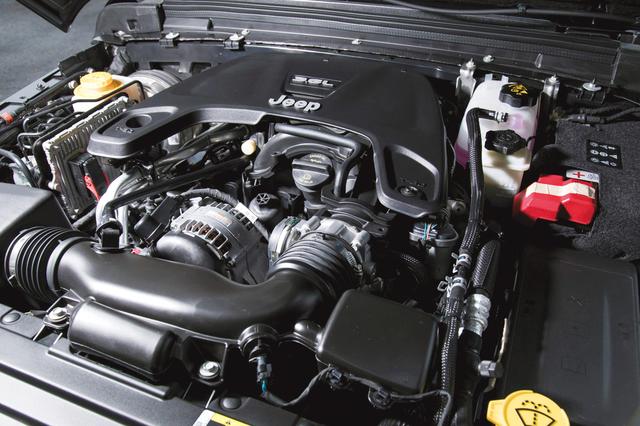 画像: エンジンは写真の改良型3.6L V6と新開発の2L 直4ターボを用意。すべて8速ATが組み合わされる。