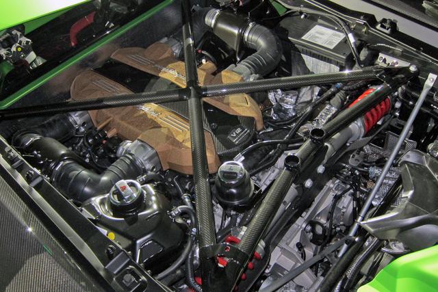画像: ランボルギーニ市販車史上最強の770hp/720Nmを発生する6.5LのV12エンジン。