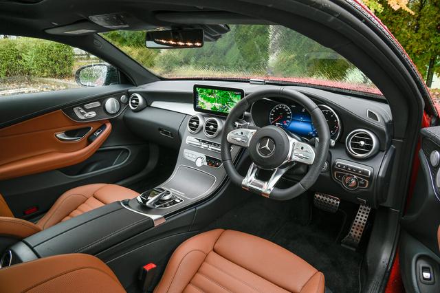 画像: メルセデスAMG C43 4マティック クーペは12.3インチの専用デザインのコックピットディスプレイを標準装備。