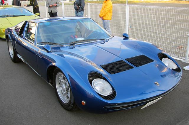 画像: 1966〜73年、カウンタックの前にミッドシップ・スポーツとして登場したミウラ。