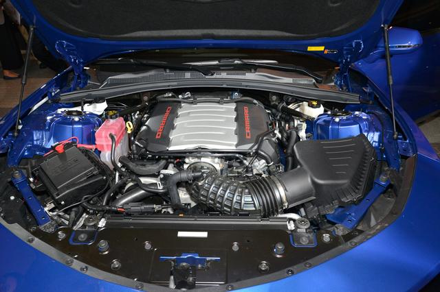 画像: V8エンジン搭載車は10速ATを採用。クロスレシオ化を実現し、広い速度域でパワーを効率よく引き出す。