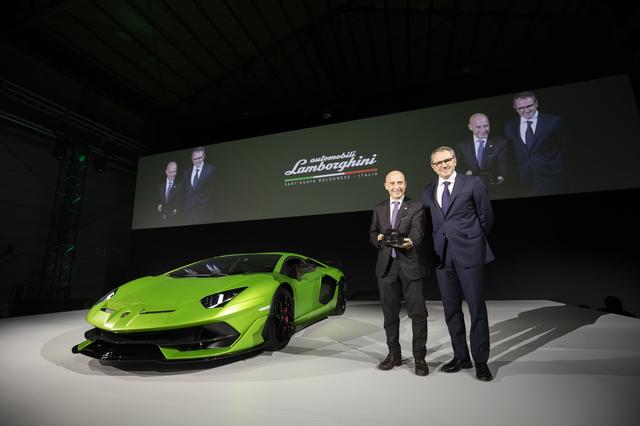 画像: ドメニカリ CEO(写真右)とスタラーチェ駐日イタリア大使。