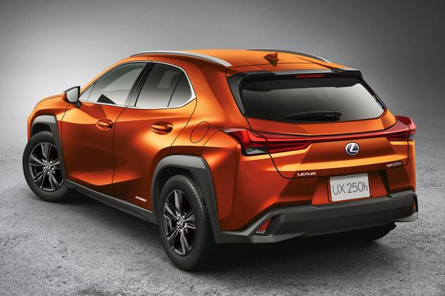 画像: UX250h バージョンC。ボディカラーは、ブレージングカーネリアンコントラストレイヤリング(オプション装着車)。