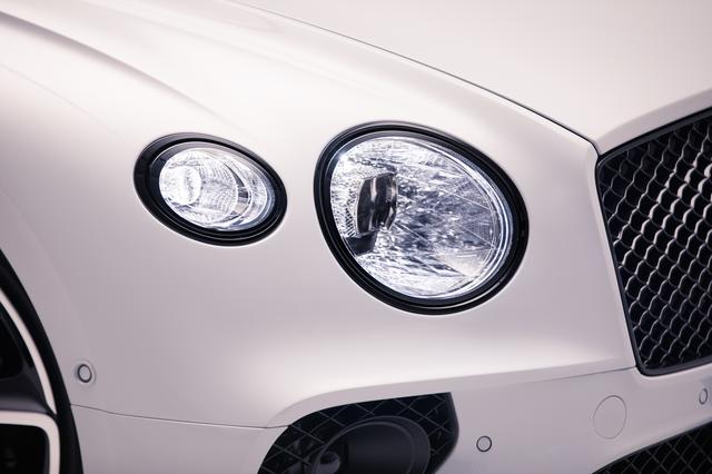 画像: LEDマトリクス技術を採用したヘッドライト。