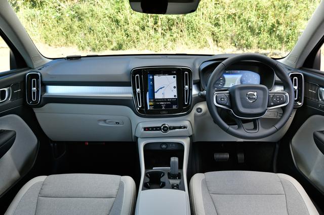 画像: 試乗車はharman/kardonプレミアムサウンドオーディオ(オプション)を装備。内装にはアルミニウムが効果的に使われている。