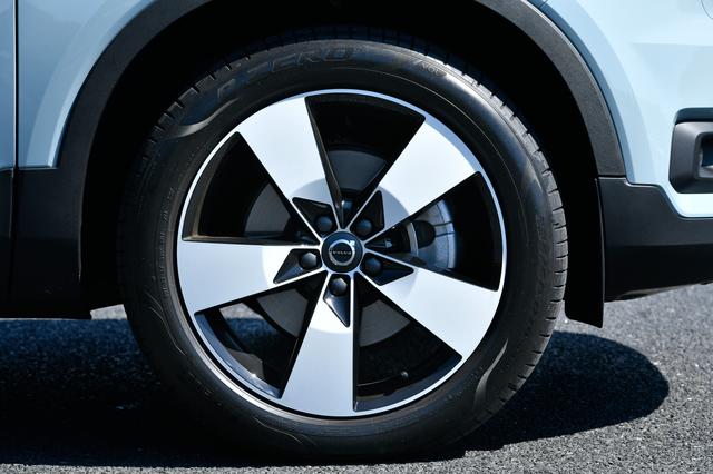 画像: 19インチホイールと235/50R19タイヤはオプション。標準は18インチ。