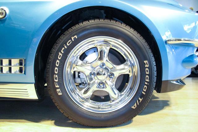画像: このタイヤとホイールはオプションで、195/60R15。純正はロードスターと同じ形状。