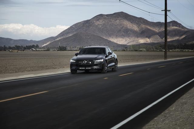 画像1: 【もう一度、カッコいいセダンが欲しくなる。そんな1台だ】
The New Volvo S60 ー7番目の“SPA”に試乗した印象を報告ー