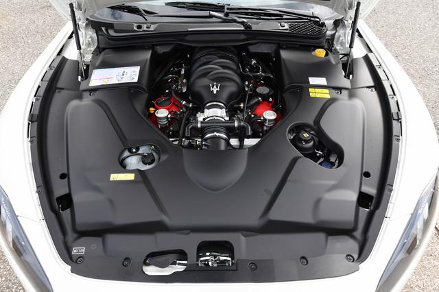 画像: 4.7L V8自然吸気エンジンの最高出力は460ps。グランカブリオMC最高速度は291km/h。